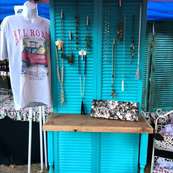 Fabulous & Chic Boutique - Picture 4 of 5